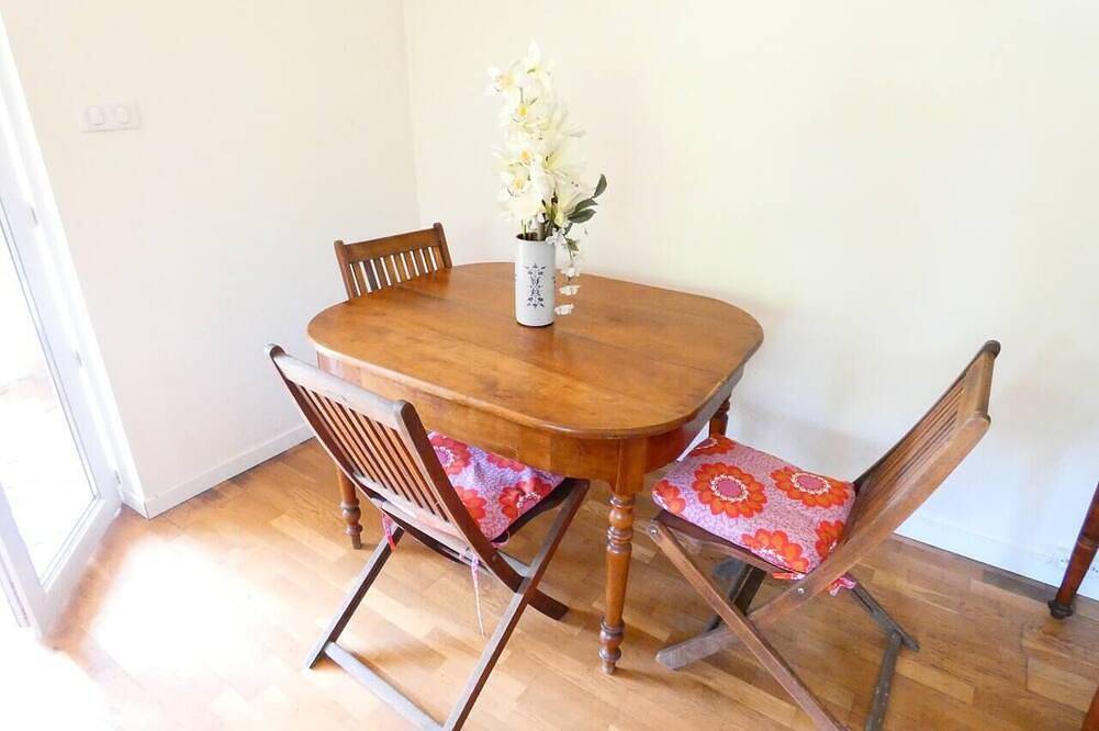 Le Chantegrillet: Large studio + quiet garden in Sainte-Foy-lès-Lyon, Rhône