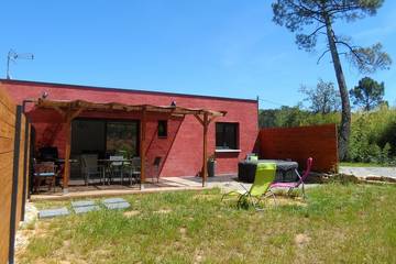 Location de vacances pour 6 personnes, avec jacuzzi ainsi que jardin et terrasse à Salavas