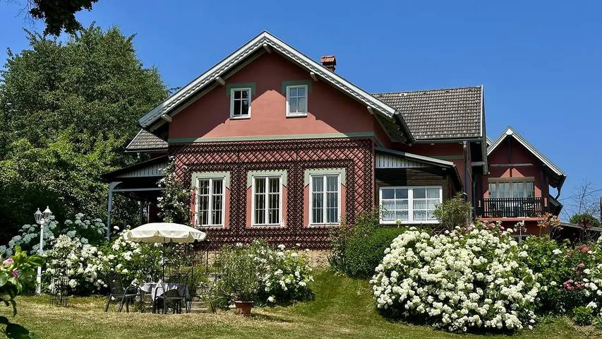 Ferienwohnung für 4 Personen, mit Pool und Garten sowie Balkon am Faaker See