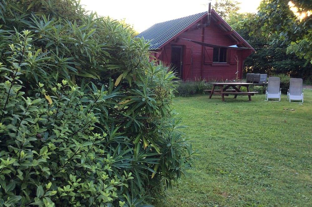 Sunny wooden chalet in Rédené, Quimper region