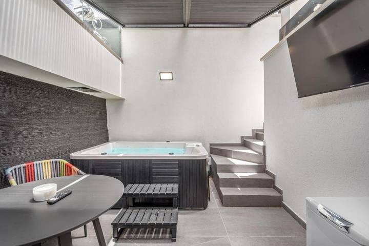 Appartement de vacances pour 4 personnes, avec terrasse et jacuzzi