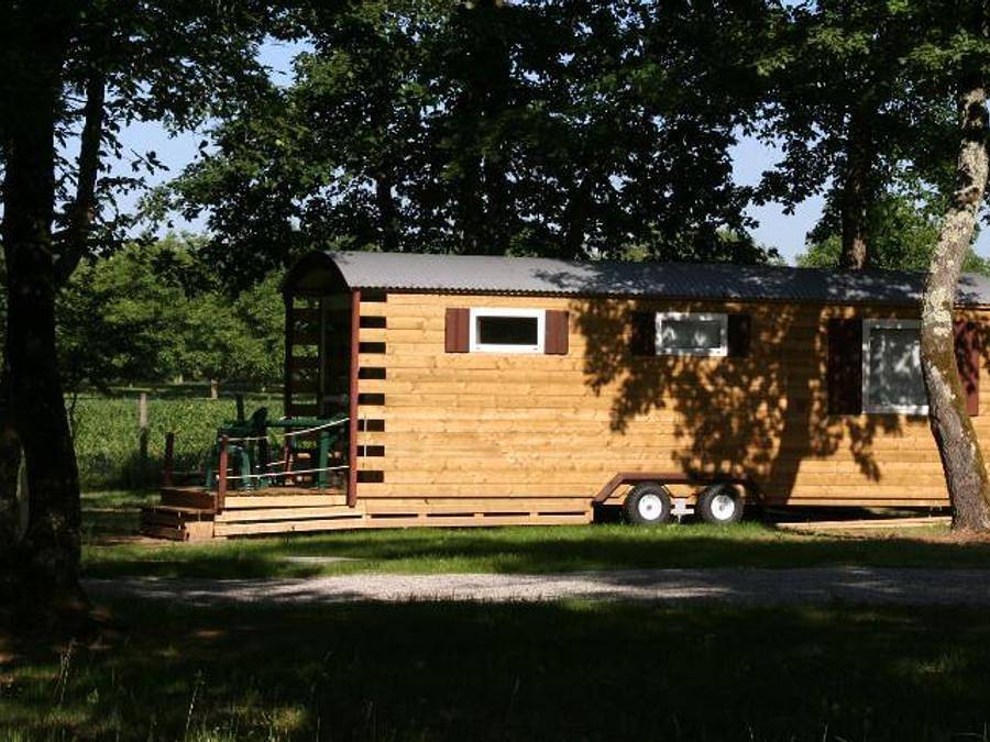 Flower Camping le Lac du Marandan - Accommodatie 4 personen - Roulotte Standard 20m² (1 slaapkamer) zonder sanitair in Saint-Romans (Isère), Parc naturel régional du Vercors