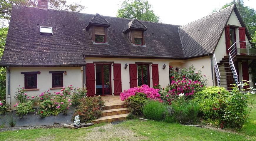 Chambre d’hôte pour 3 personnes, avec jardin à La Bazoge