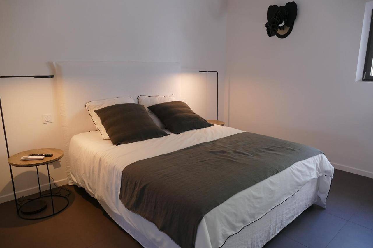 Double Room with Pool View in Noves, Région d'Arles