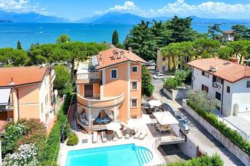 Villa mit pool für 8 Personen, mit Balkon und Garten in Desenzano del Garda