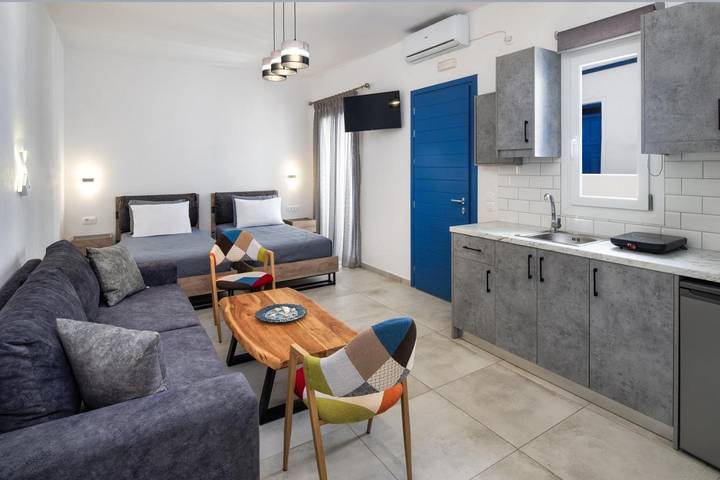 Location de vacances pour 3 personnes, avec piscine ainsi que terrasse et jacuzzi dans Perivolos - 3