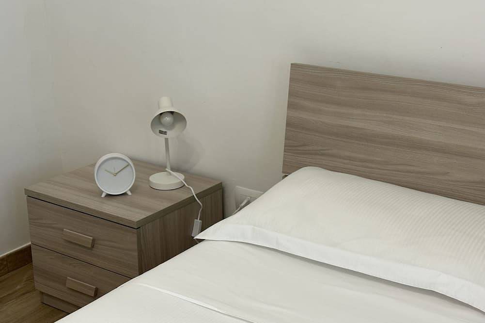 Appartamento intero, Appartamento con ampio terrazzo | Brindisi Centro in Brindisi, Salento