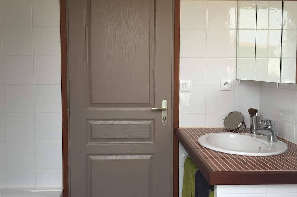 Les Portes en ré, Jolie villa réthaise avec jardin au centre du village. in Les Portes-en-Ré, Île de Ré