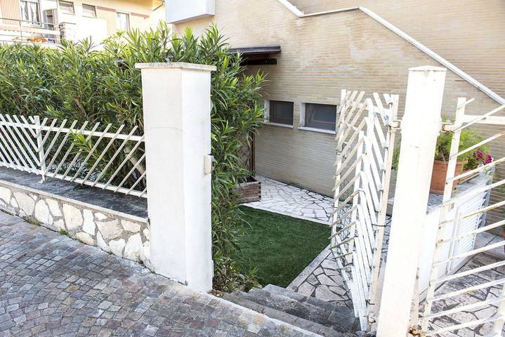 Apartamento entero, Apartamento de vacaciones para 3 personas con jardín in Marcelli, Numana