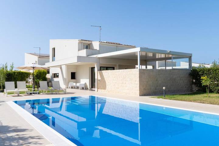 Villa für 7 Personen, mit Pool und Garten sowie Ausblick, kinderfreundlich in Ragusa