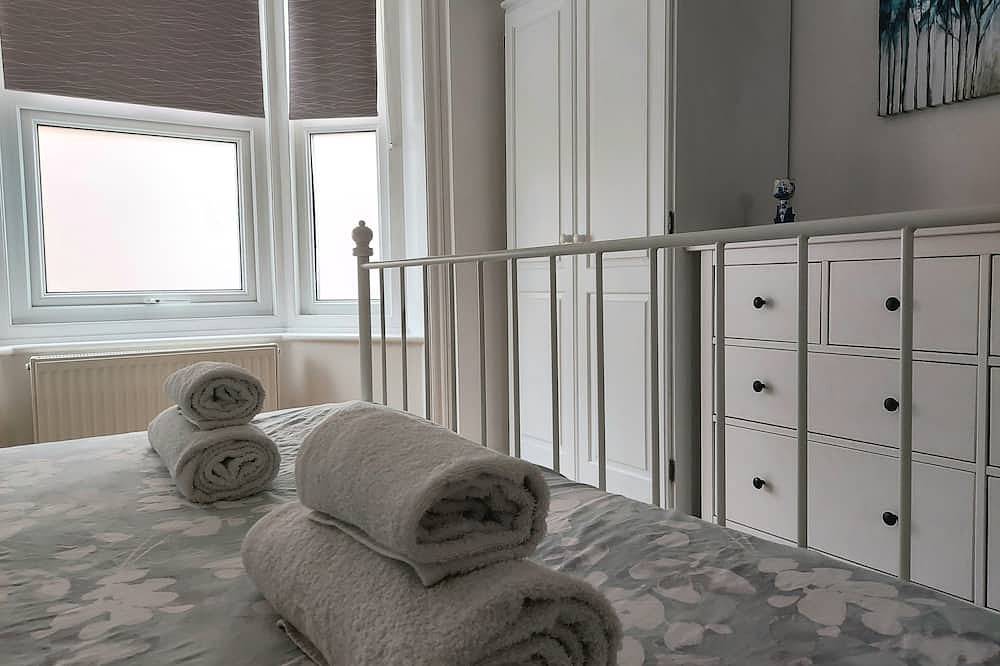 Entire apartment, Cosy, king apartment + Free parking in Kent