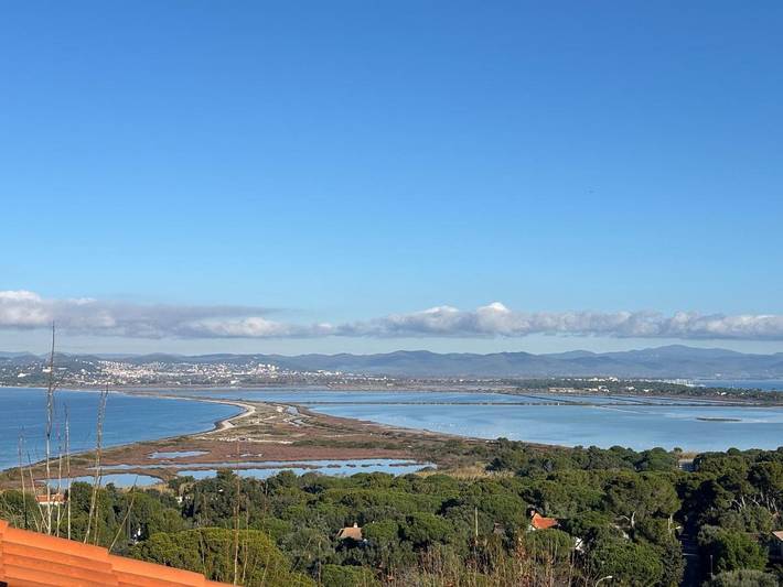Gîte pour 2 personnes, avec vue et terrasse dans Plage de l'Almanarre