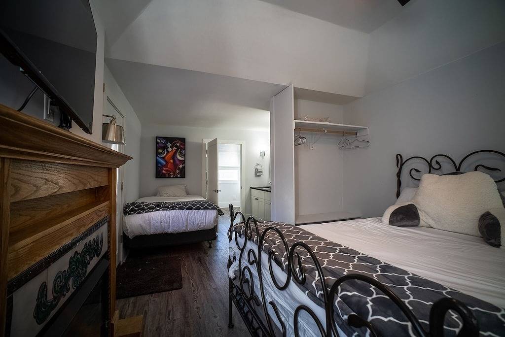 Cozy Cottage on Main Street - 1 Min walk to Gondola - New Ac - 2 Parking Spots in Arapaho and Roosevelt National Forests