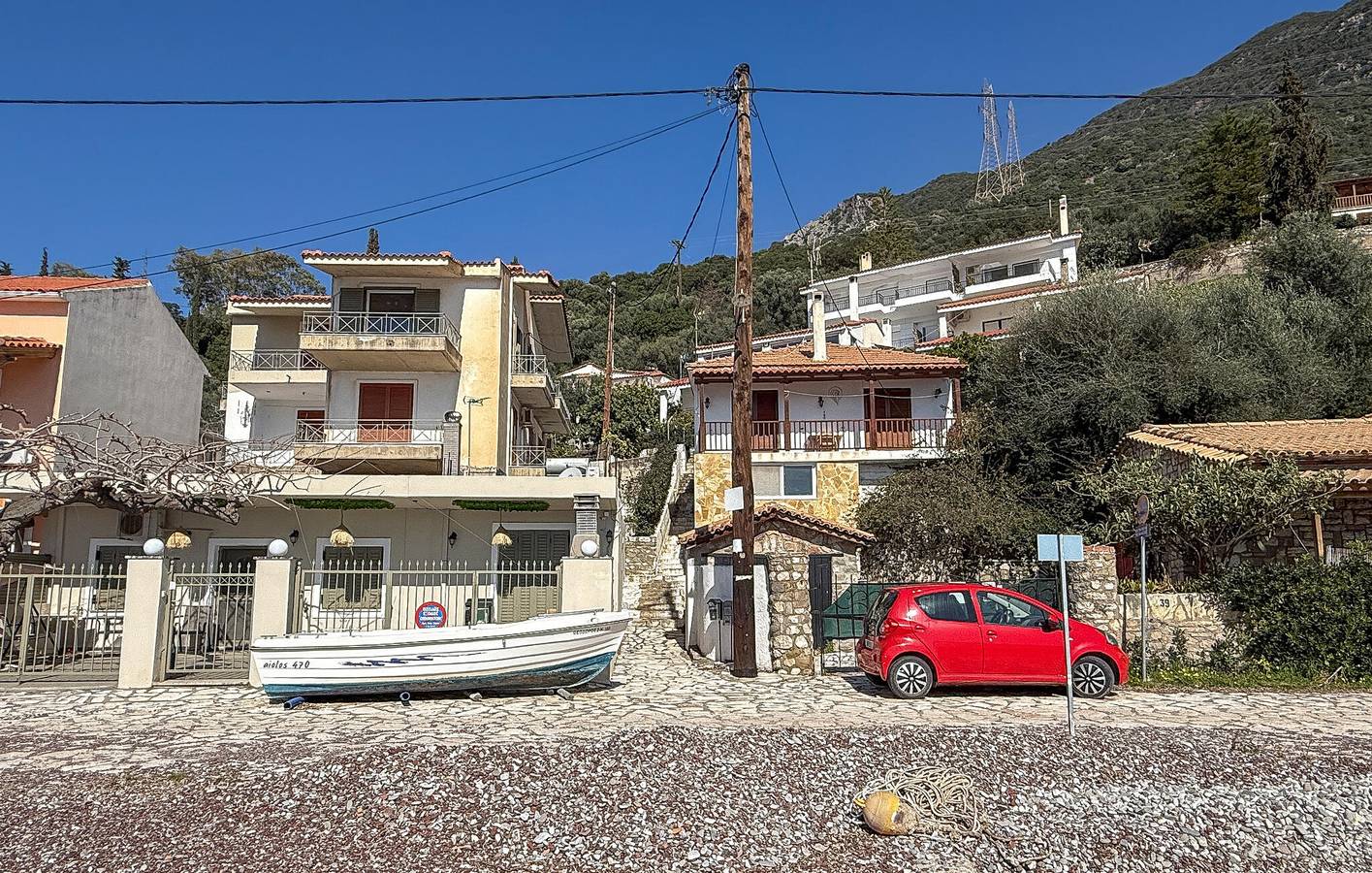 Ganze Ferienwohnung, Gemütliche 1-Zimmer-Wohnung, 100 m von der Küste entfernt, mit WLAN und Parkplatz in Fokida