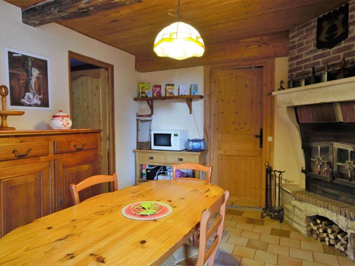 Encantadora Casa con Patio Cerca de Castillos y Viñedos - Se Admiten Mascotas in Arthonnay, Región de Avallon