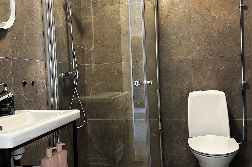 Ganze Wohnung, Apartment in cozy courtyard centrally with private entrance and 3 rooms and kitchen in Alingsås, Alingsås und Umgebung