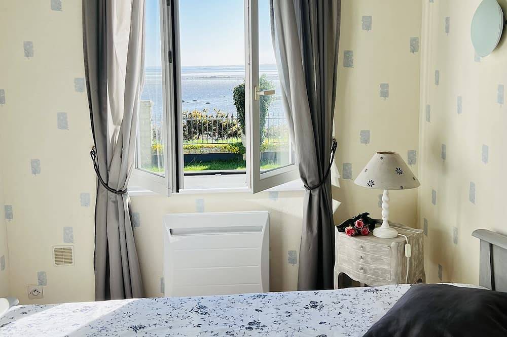 Beach mansion directly by the sea + pirvat pool - stone´s throw enter the beach in Plounéour-Brignogan-Plages, Región de Brest