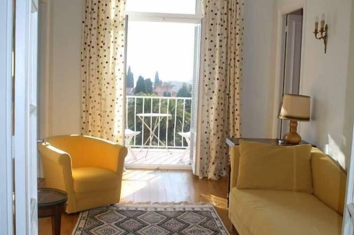 Apartamento entero, Antiguo palacio clasificado como monumento histórico, ubicado en un parque arbolado privado in Menton, Costa mediterránea (Francia)