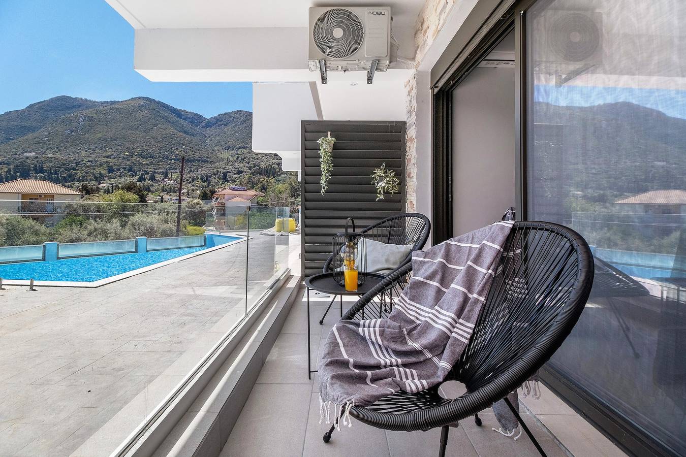 Entire apartment, Apartment 'Sofia' with Sea View, Wi-Fi and Air Conditioning in Nikiana, Alexandros