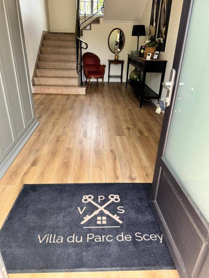 Chambre d’hôte pour 12 personnes, avec vue et jardin, adapté aux familles à Dole - 2