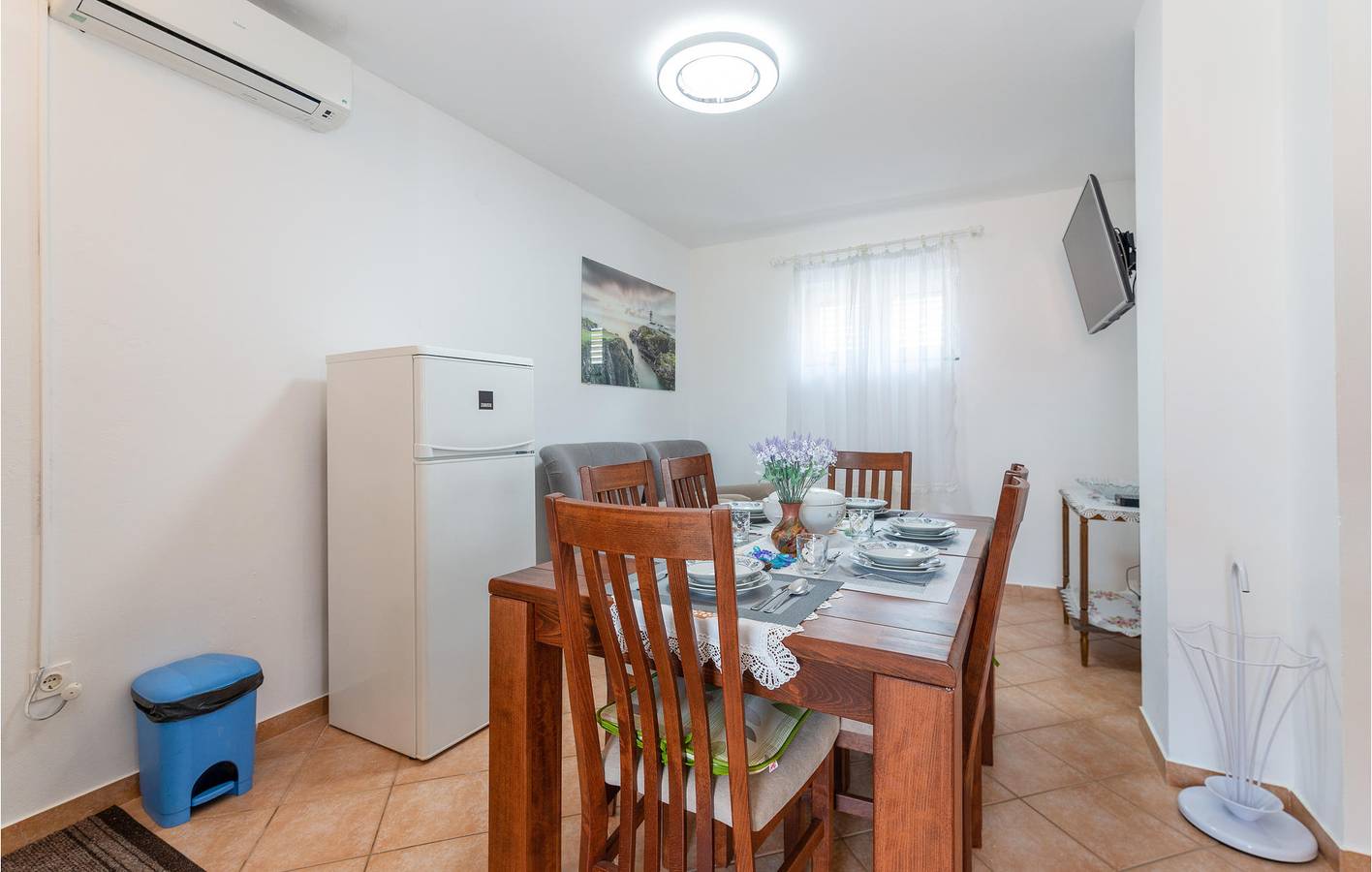 Ganze Ferienwohnung, Gemütliche Ferienwohnung mit Terrasse, Klimaanlage und Parkplatz in der Nähe der Küste von Donji Karin in Donji Karin, Zadar
