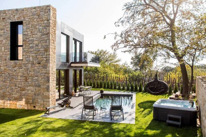 Villa für 9 Personen, mit Whirlpool und Terrasse sowie Pool am Goldstrand