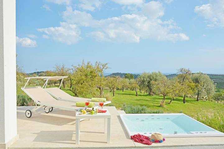 Villa per 3 persone, con giardino e panorama nonché piscina, con animali domestici in Noto