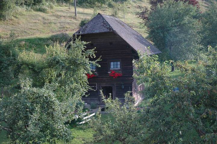 Ferienhaus für 4 Personen, mit Whirlpool und Sauna sowie Garten und Pool