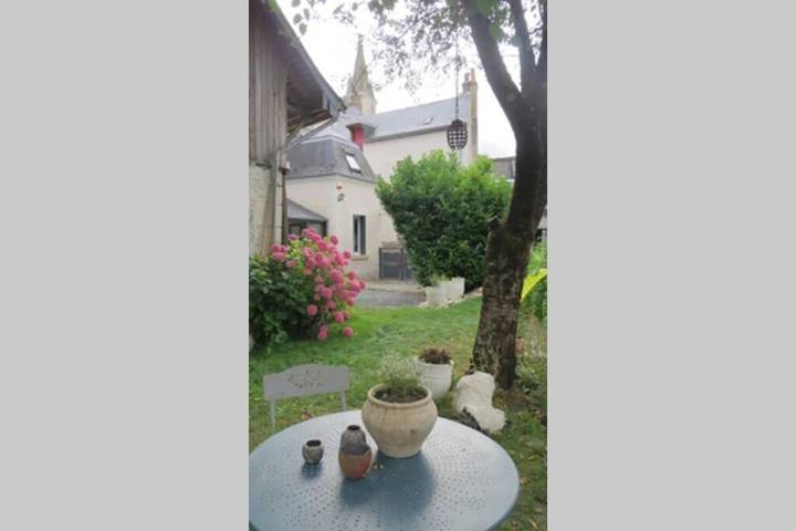 Gîte pour 4 personnes, avec jardin, adapté aux familles à Monts - 3