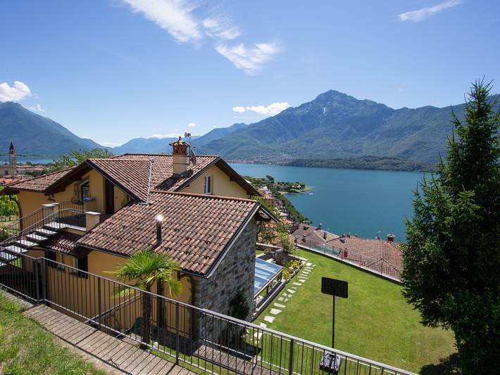 Vakantiewoning voor 4 personen, with Balkon and Terras as well as Tuin and Uitzicht op het meer in Domaso