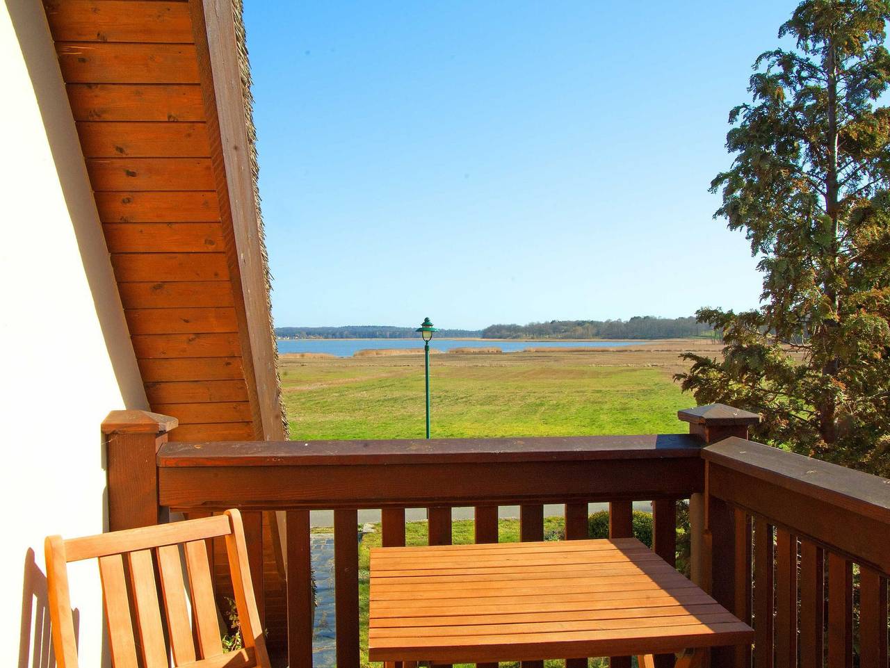 Ganze Ferienwohnung, Bernstein im  Reetdachhaus Ruhe mit tollem Seeblick - Bernstein im  Reetdachhaus  Ruhe und mit tollem Seeblick in Selliner See, Sellin