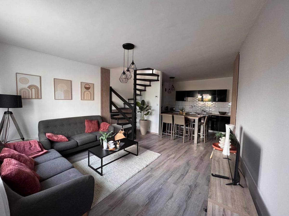 Appartement entier, Two-Bedroom Apartment in Saint-Amand-les-Eaux, Région de Valenciennes