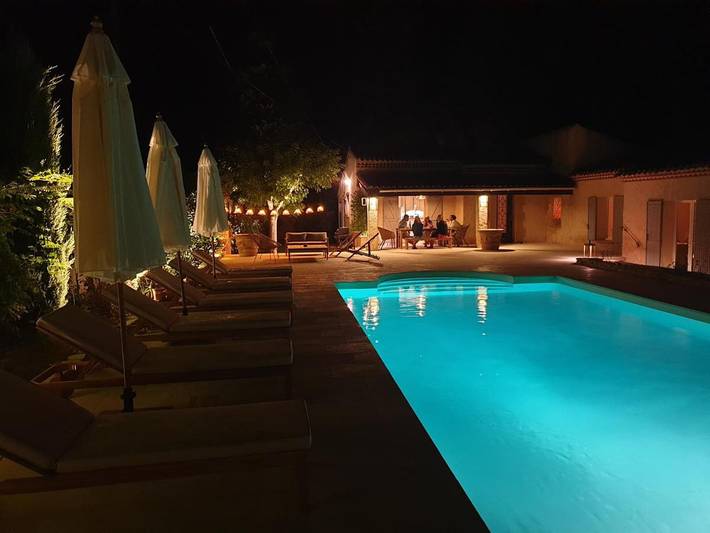 Location de vacances pour 10 personnes, avec vue ainsi que piscine et terrasse à Saint-Martin-de-la-Brasque - 4