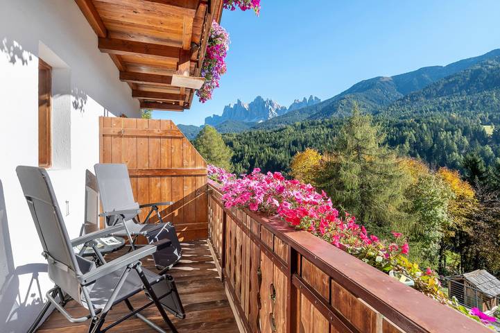 Camera 'Einzelzimmer 7' con vista sulle montagne, terrazza privata e Wi-Fi in San Pietro (Bolzano), Funes