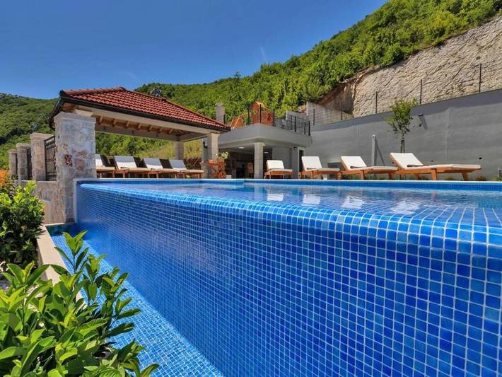 Finca für 10 Personen, mit Balkon und Whirlpool sowie Terrasse und Pool in Dalmatien - 4