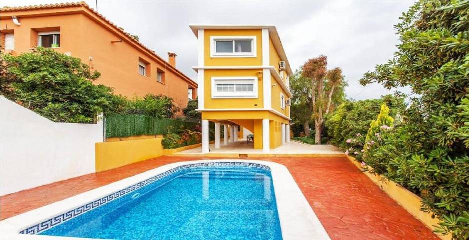 Gîte pour 6 personnes, avec terrasse et vue ainsi que jardin et piscine à Moncada - 3