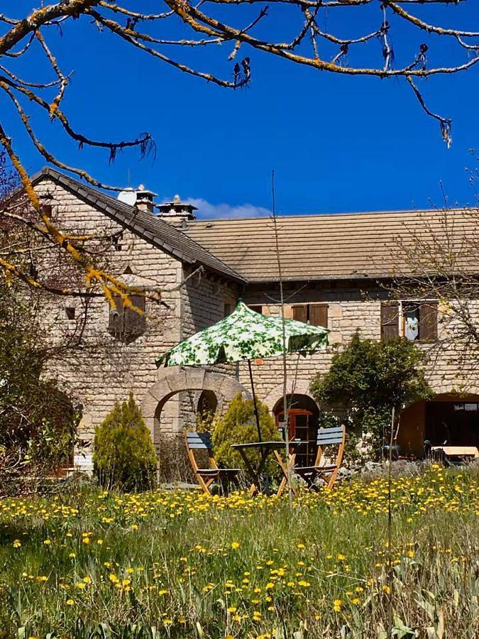 Chambre d’hôte pour 3 personnes, avec jardin ainsi que terrasse et vue à Mas-Saint-Chély