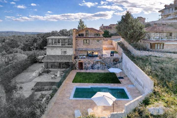 Chalet para 10 personas, con Balcón y Jacuzzi además de Terraza y Jardín en Miraflores (Madrid)