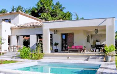 Location de vacances pour 7 personnes, avec piscine ainsi que terrasse et jardin à Villeneuve-lès-Avignon