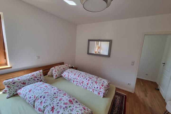 Ganze Wohnung, Ferienwohnung, 86qm, bis zu 4 Personen, Bad, Küche und großer Dachterrasse in Nußdorf am Inn, Bayerische Alpen