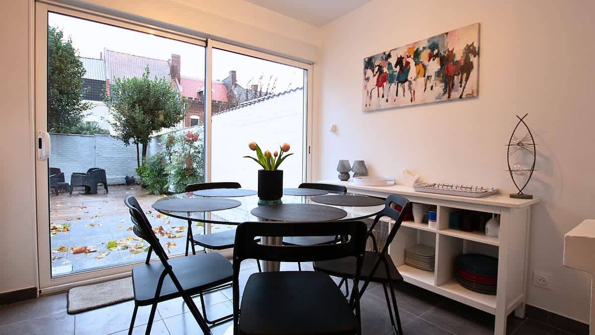 La villa douaisienne, central, terrasse privee in Douai, Department Nord