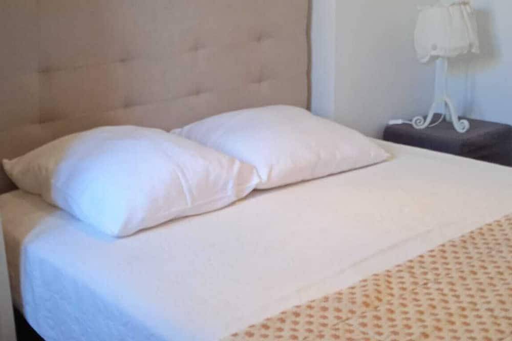 Entire apartment, Quiet, Luxury Apartment & High-Speed Wifi in Platja Grifeu, Upper Empordà