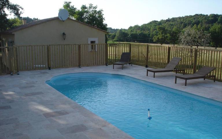 Location de vacances pour 4 personnes, avec piscine ainsi que terrasse et jardin à Fox-Amphoux - 3