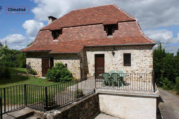 Location de vacances pour 5 personnes, avec Terrasse ainsi que Jardin et Vue à Altillac