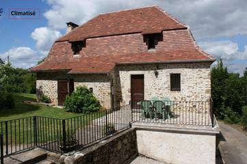 Gîte pour 5 personnes, avec vue et jardin, animaux acceptés à Altillac