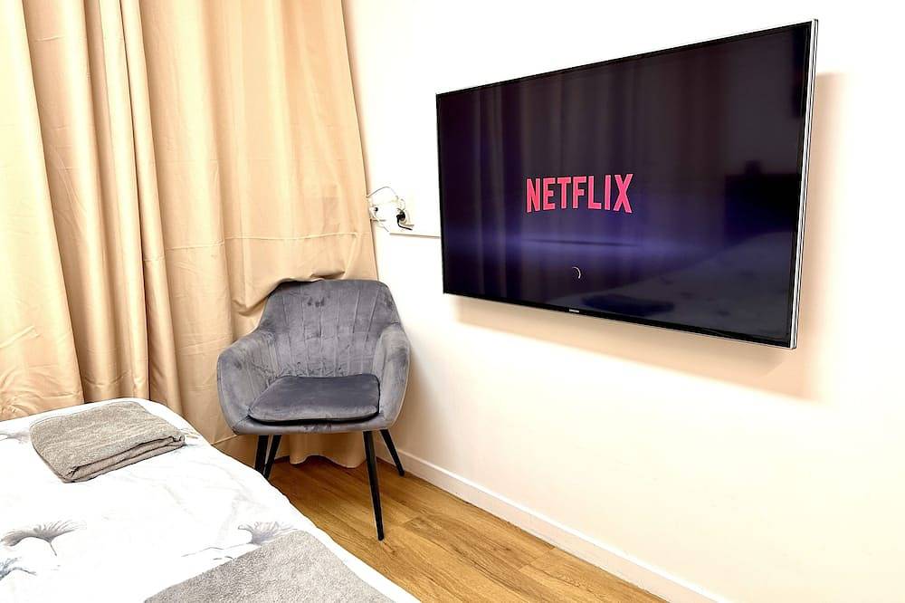 Apartamento entero, Cosy and bright T1 2 steps from Paris / Metro 14 /Netflix in Clichy, Altos del Sena