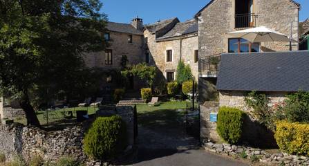 Cottage pour 2 personnes, avec jacuzzi et jardin à Sévérac-le-Château