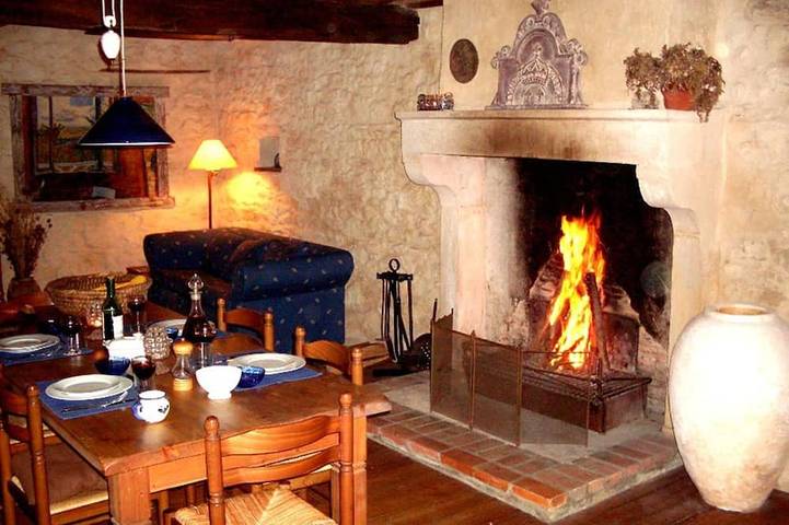 Location de vacances pour 2 personnes, avec piscine et jardin, animaux acceptés à Varaignes