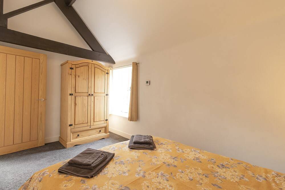 Rural-Baño con ducha-The Olde Coach House in Chesterfield (desambiguación), Derbyshire