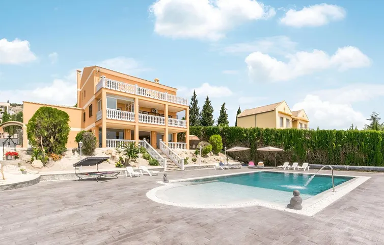 Holiday home for 11 people, with view and balcony as well as pool - 1